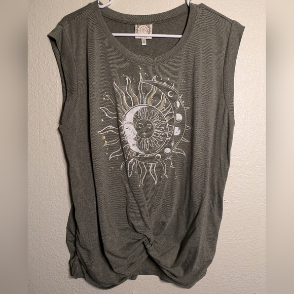 Sun and Moon Graphic Olive Top Size Xl - Picture 2 of 5